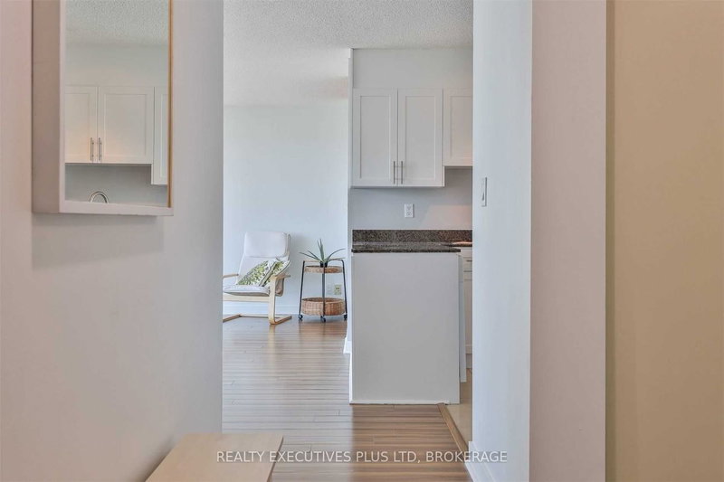 2703 - 381 Front St W, Toronto, M5V 3R8 | Image 2