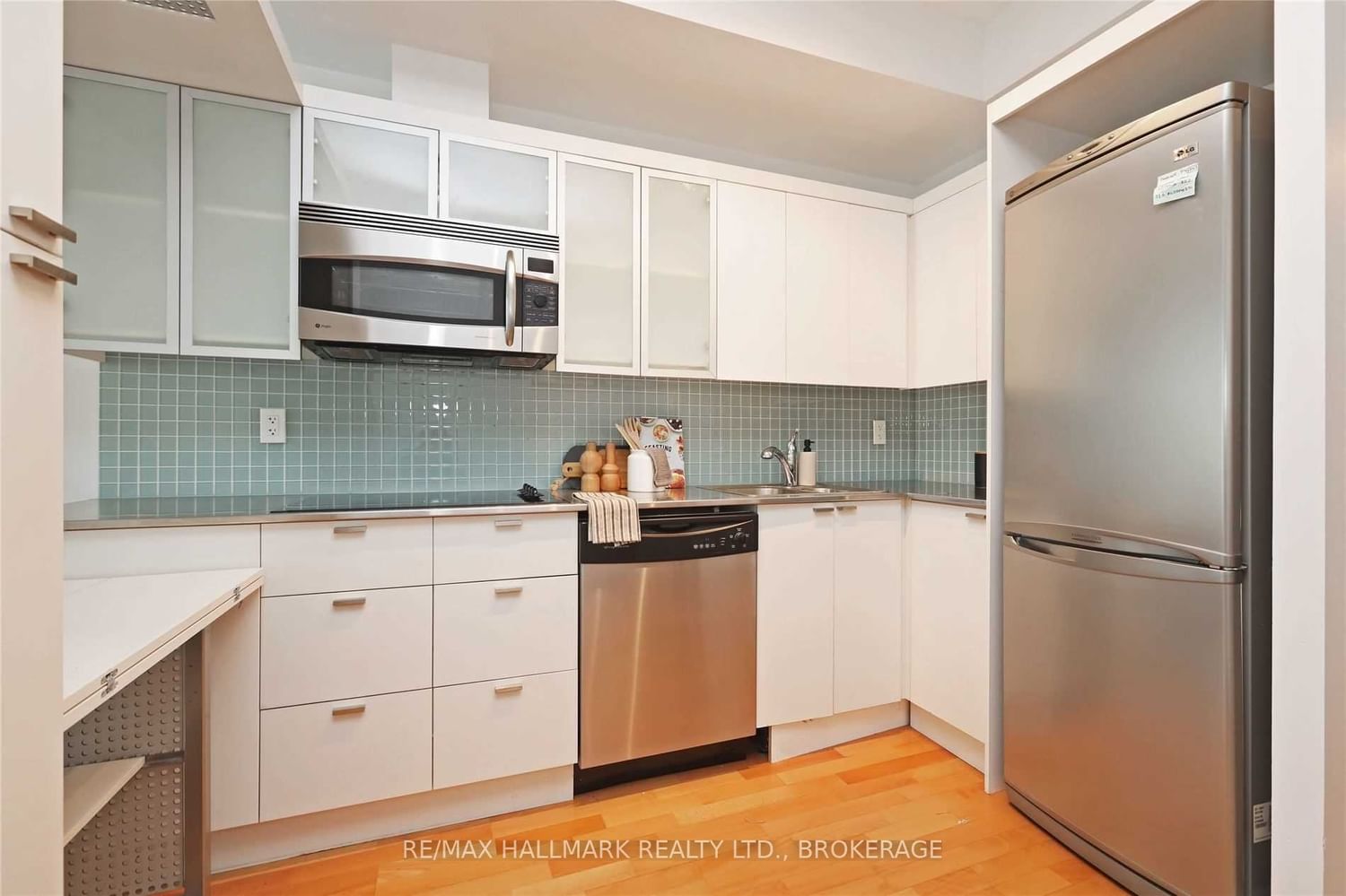 Listing Image 3