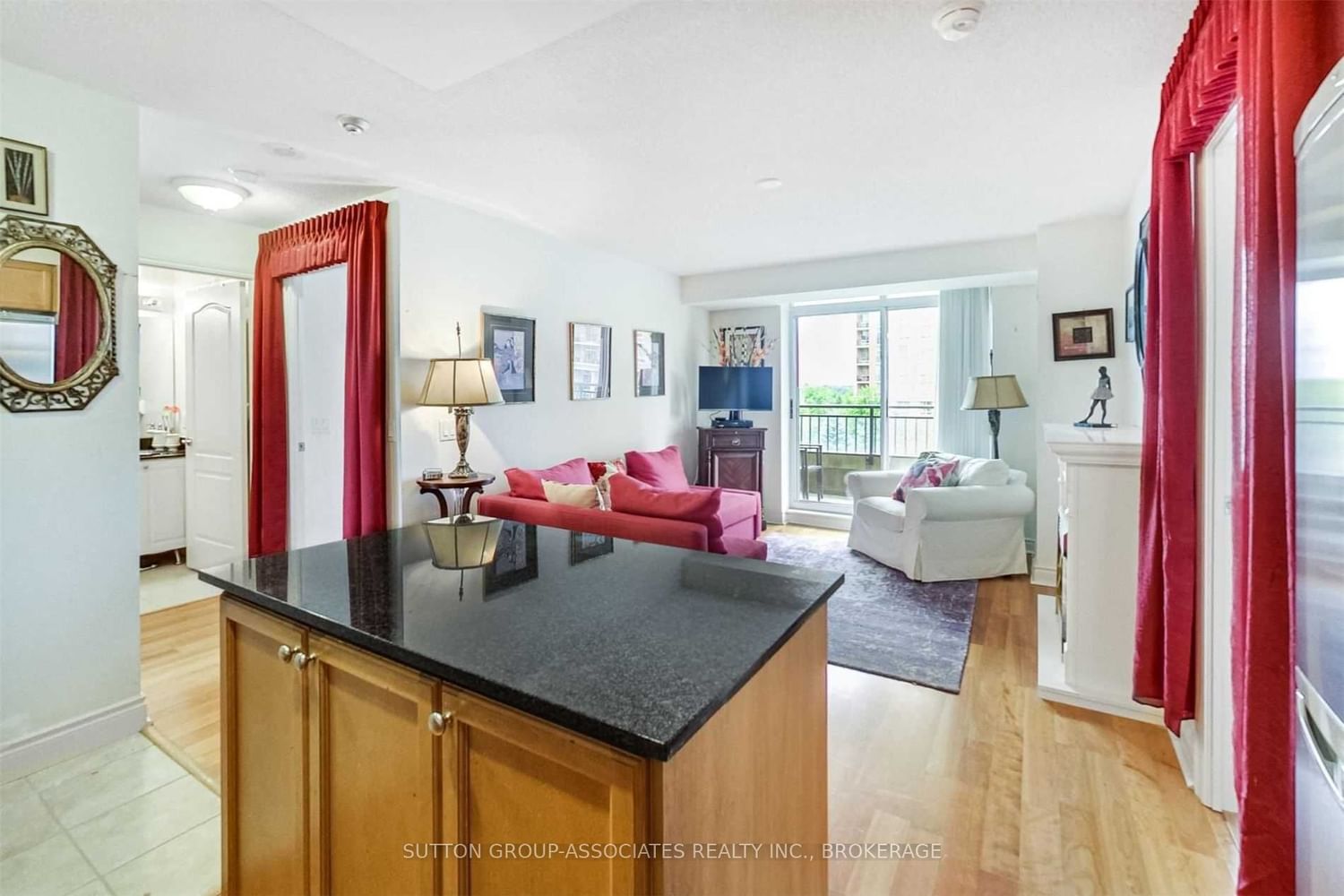 Listing Image 3