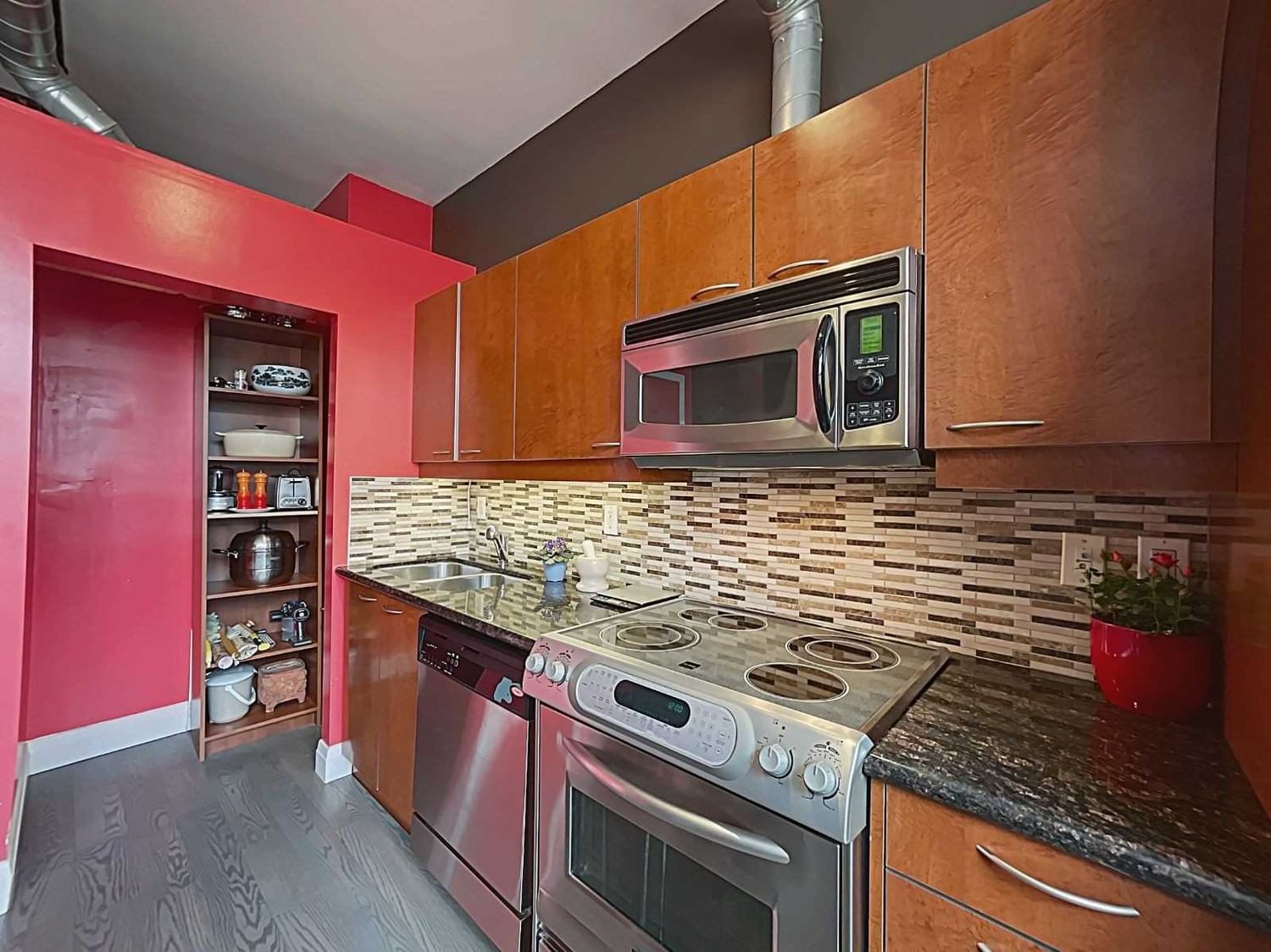 Listing Image 6