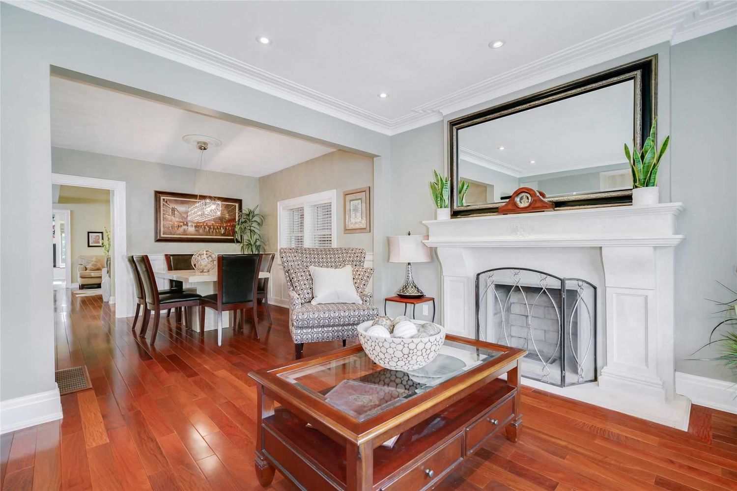 Listing Image 4