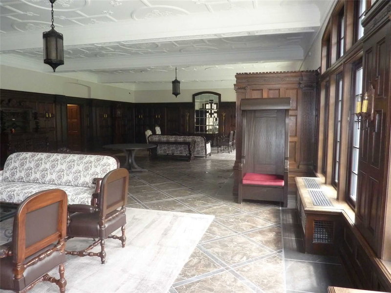 203 - 2 Clarendon Ave, Toronto, M4V 1H9 | Image 2