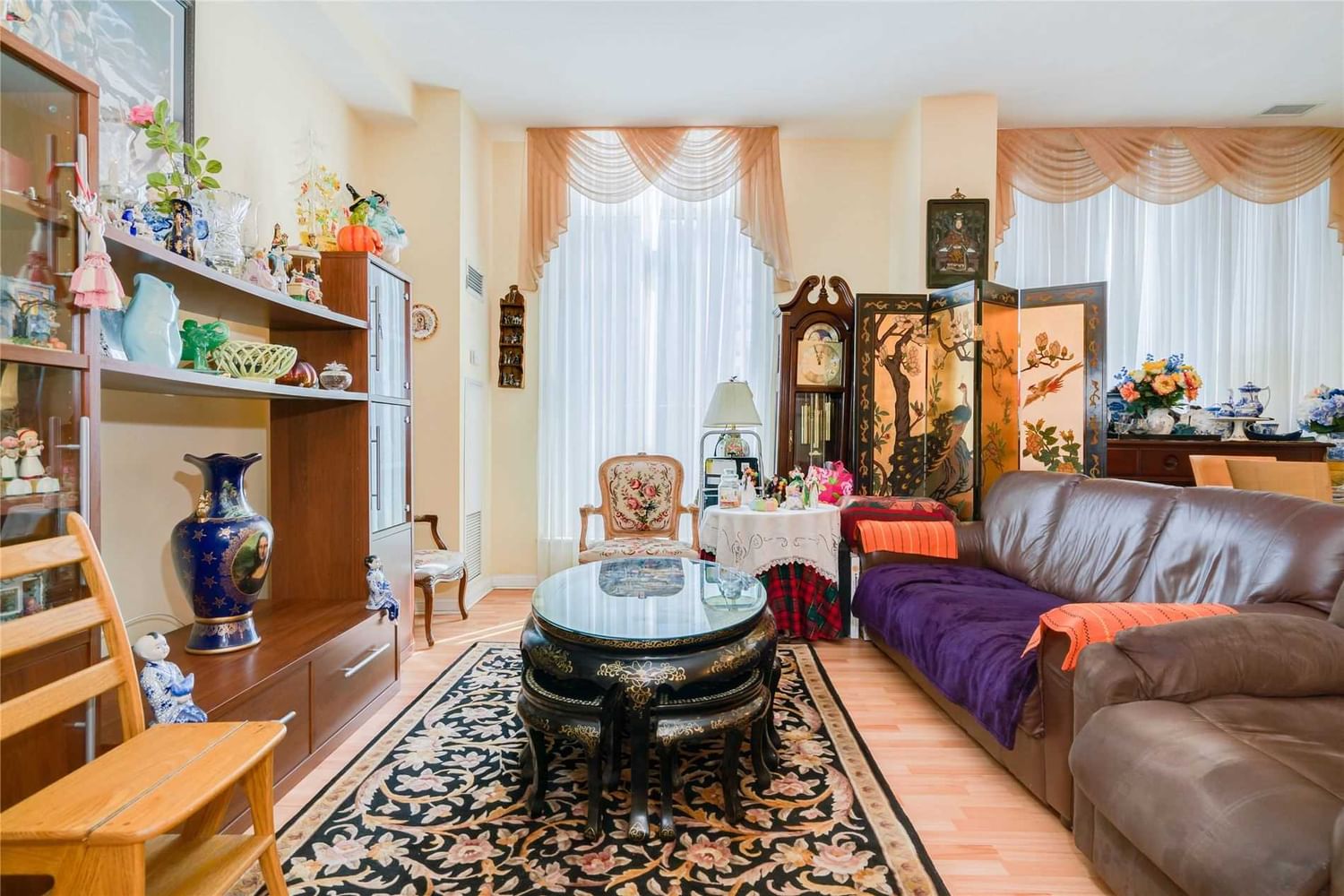 Listing Image 12