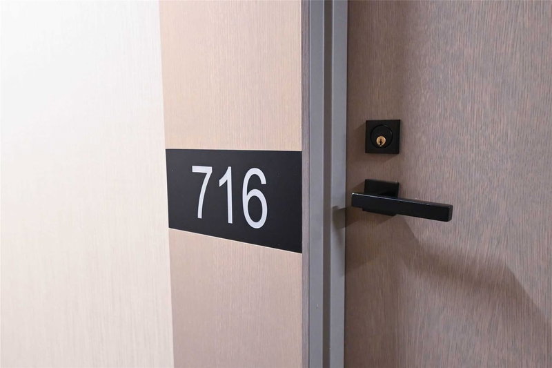 716 - 223 St Clair Ave W, Toronto, M4V0A5 | Image 3