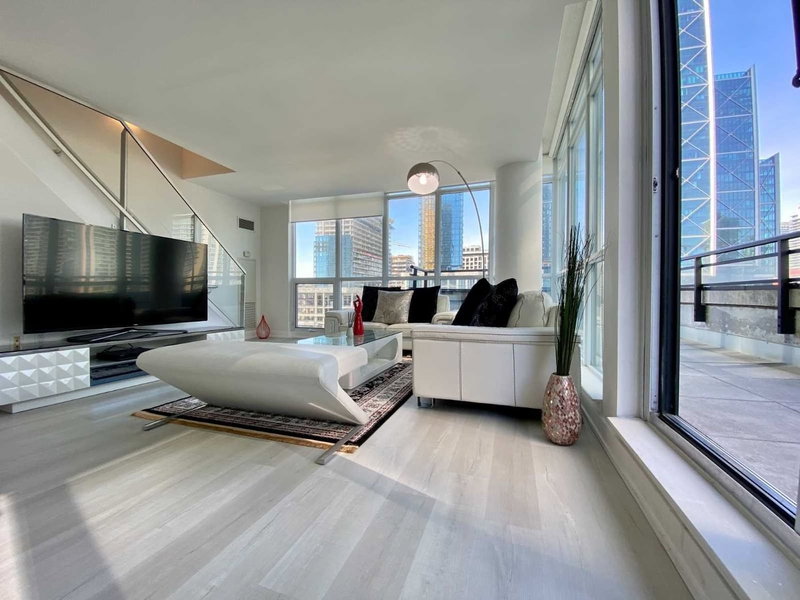 815 - 8 Telegram Mews, Toronto, M5V 3Z5 | Image 3