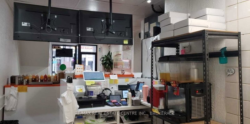 582 Yonge St, Toronto, M4Y 1Z3 | Image 2