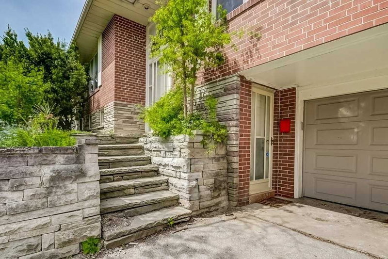 145 Fenn Ave, Toronto, M2P 1X8 | Image 3