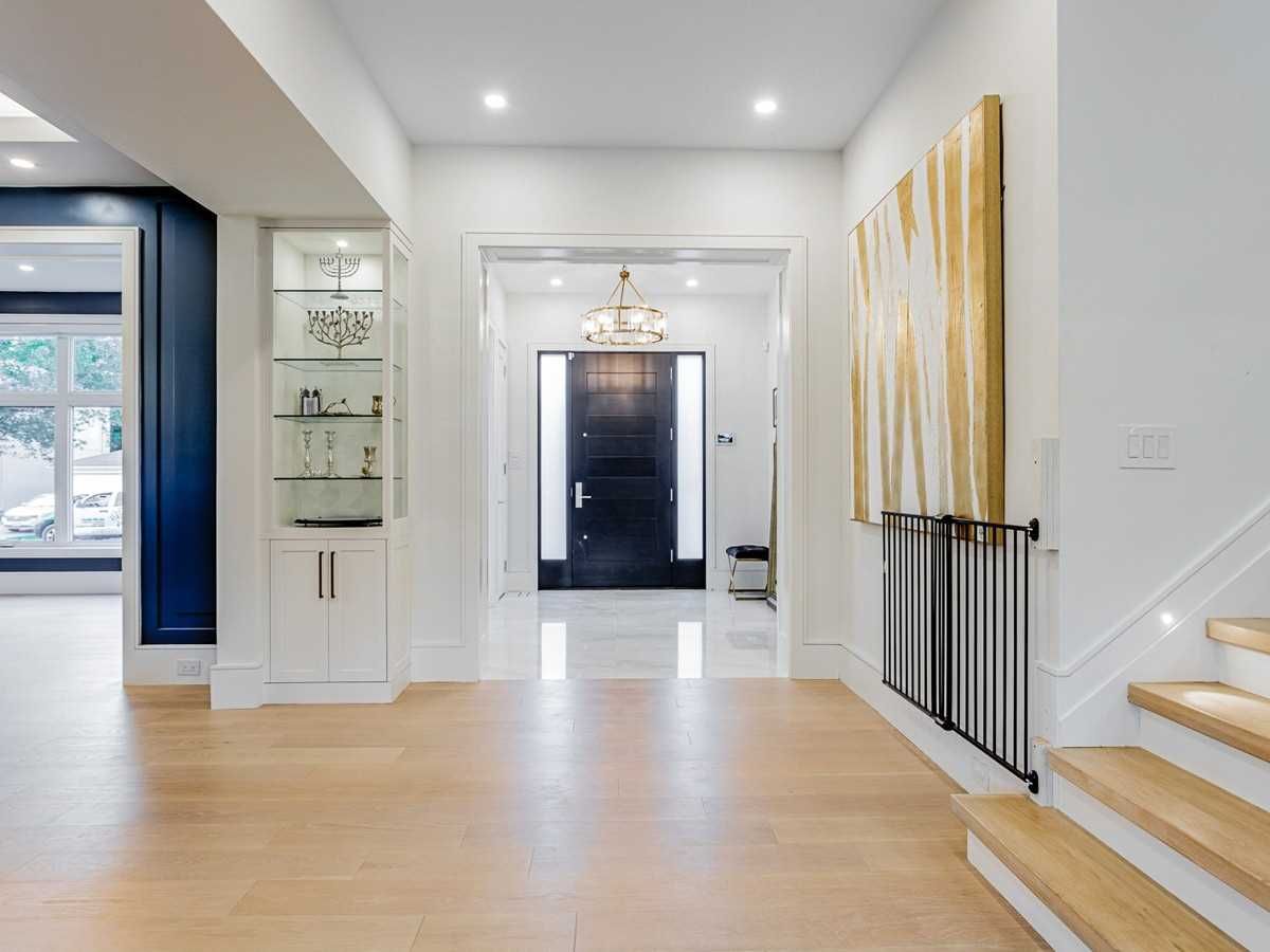 Listing Image 4