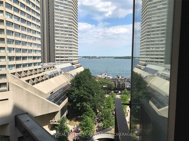 1035 - 33 Harbour Square