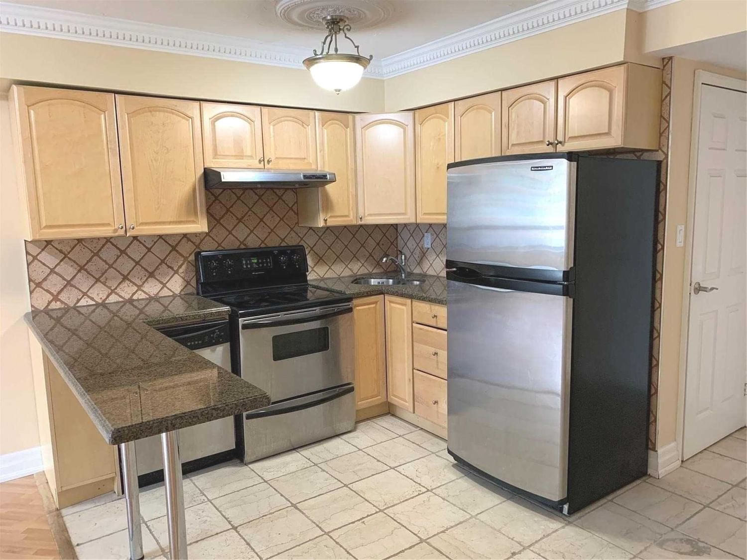 Listing Image 7