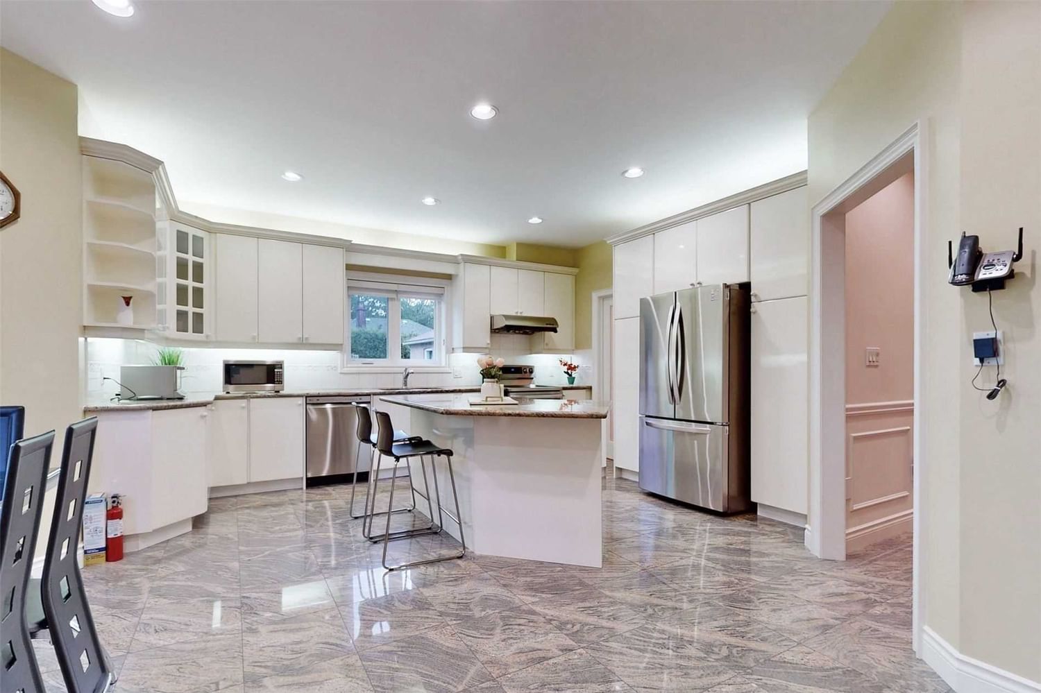 Listing Image 10