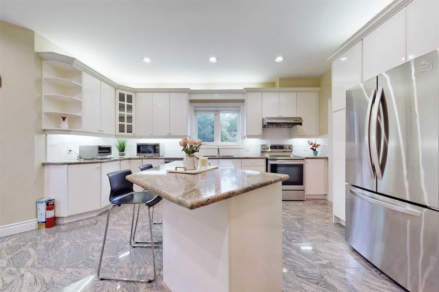 Listing Image 11