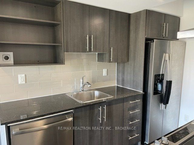 Condo leased at 618-120 Dallimore Circle, Toronto, Banbury-Don Mills, M3C 4J1 - MLS: C5790078