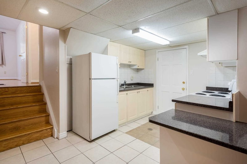 Lower - 56 Niantic Cres, Toronto, M3A2H7 | Image 3