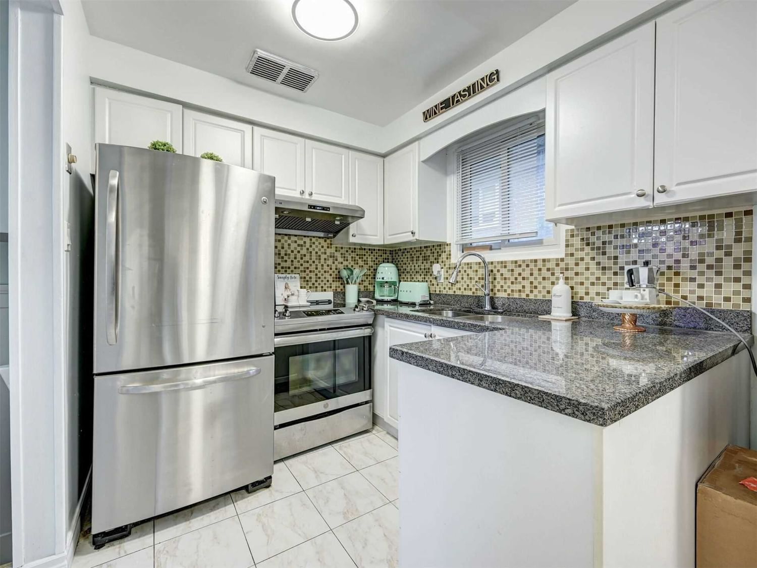 Listing Image 7
