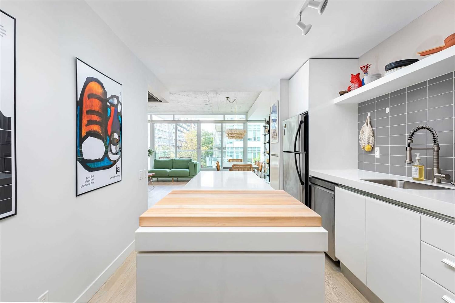 Listing Image 7
