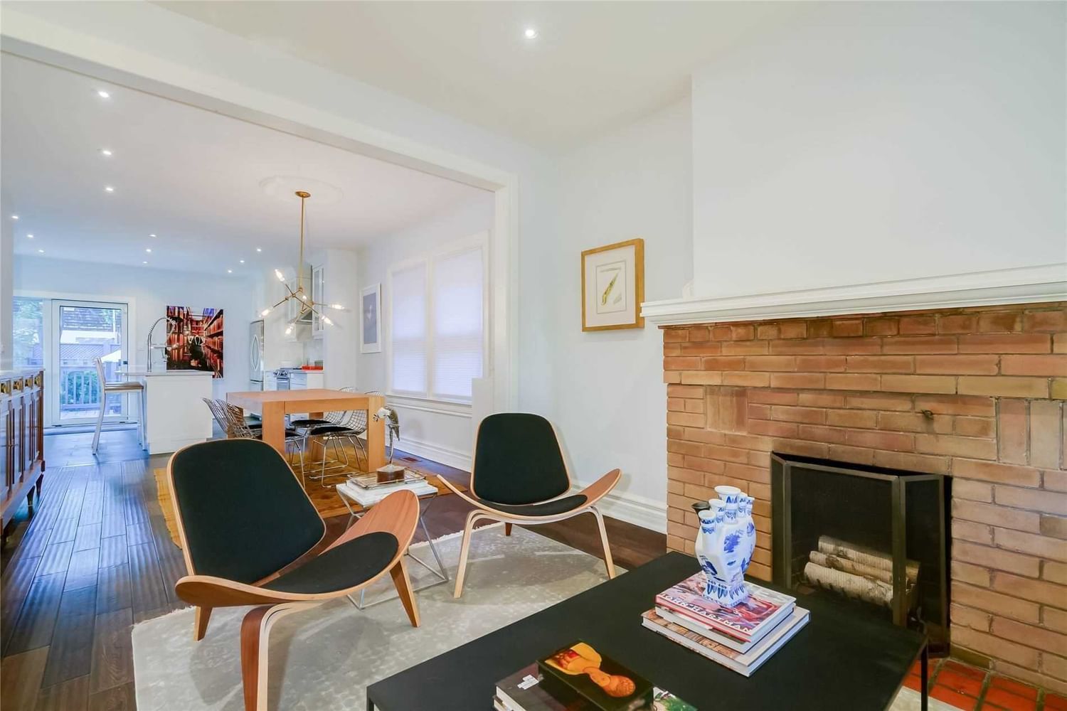 Listing Image 4