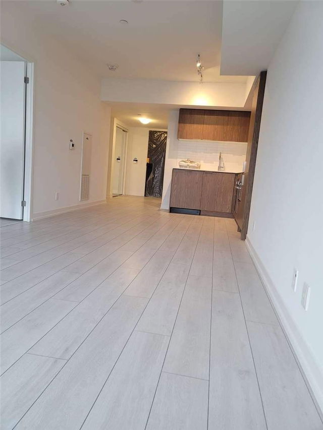 Ph 105 - 60 Shuter Street