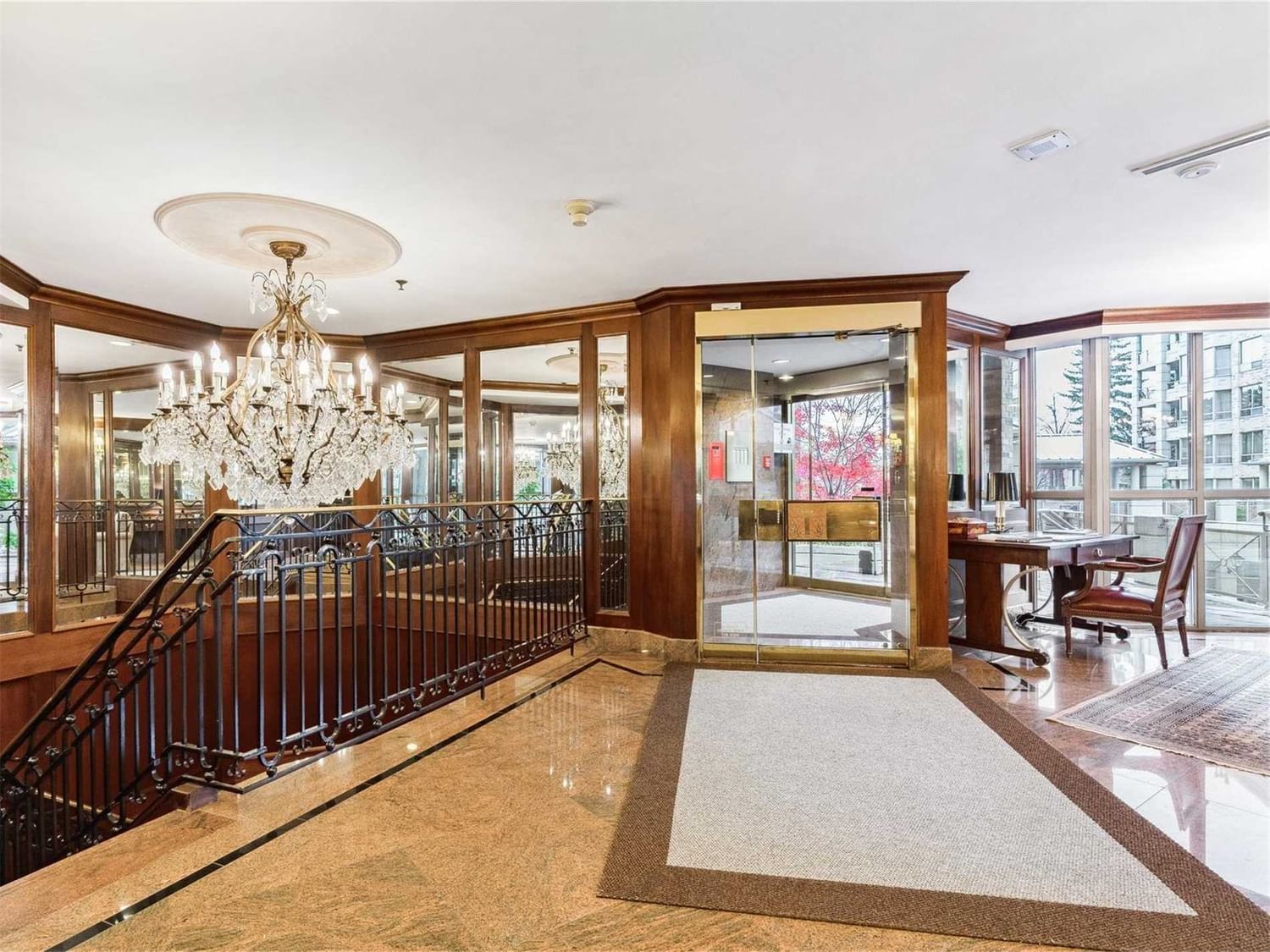 Listing Image 4