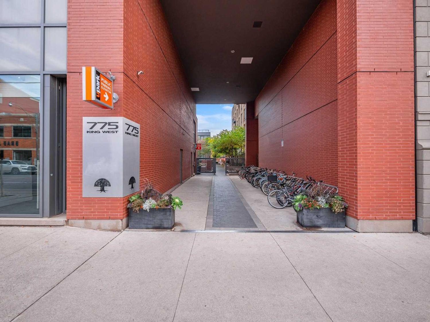 Listing Image 7