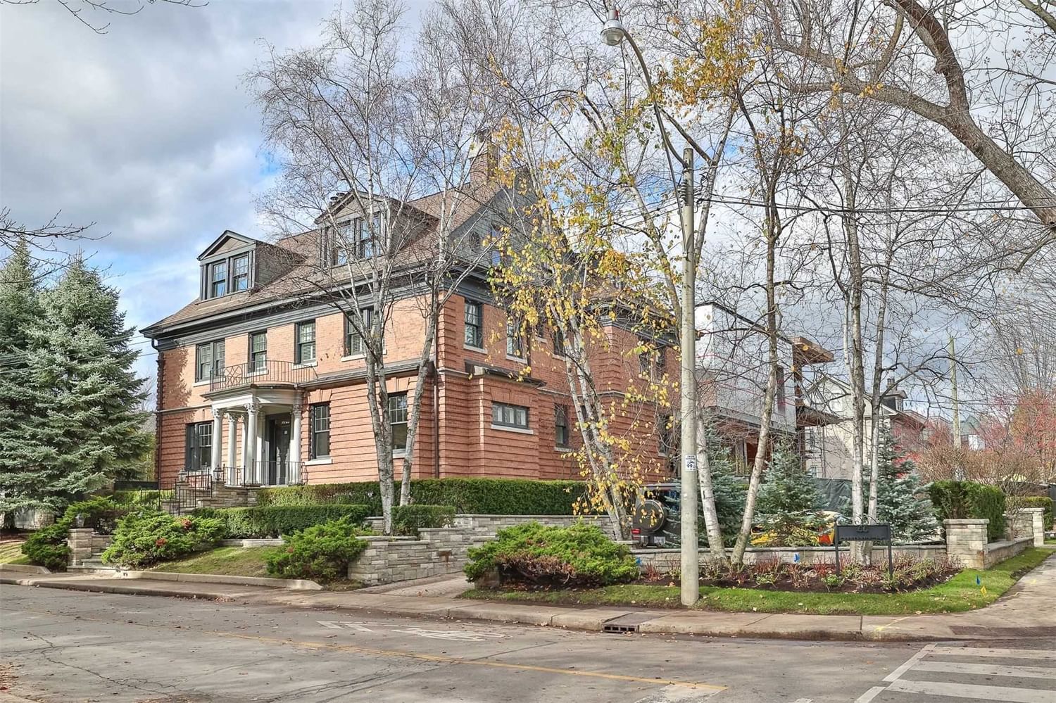 Detached House sold at 60 Dunvegan Road, Toronto, Casa Loma, M4V 2P7 - MLS: C5832244
