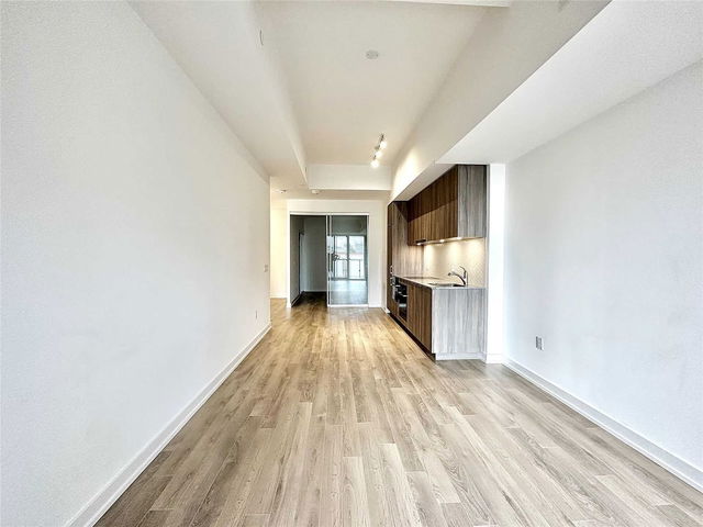 913 - 158 Front Street