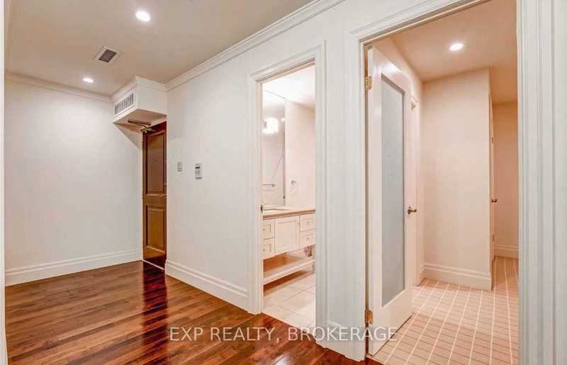 2202 - 30 Wellington St E, Toronto, M5E 1S3 | Image 2