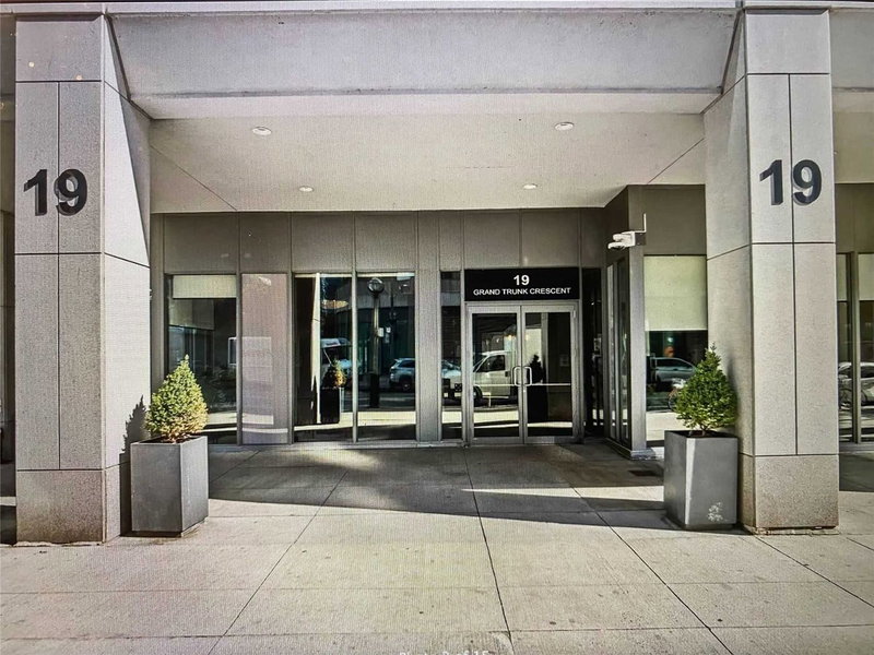 2207 - 19 Grand Trunk Cres, Toronto, M5J 3A3 | Image 2
