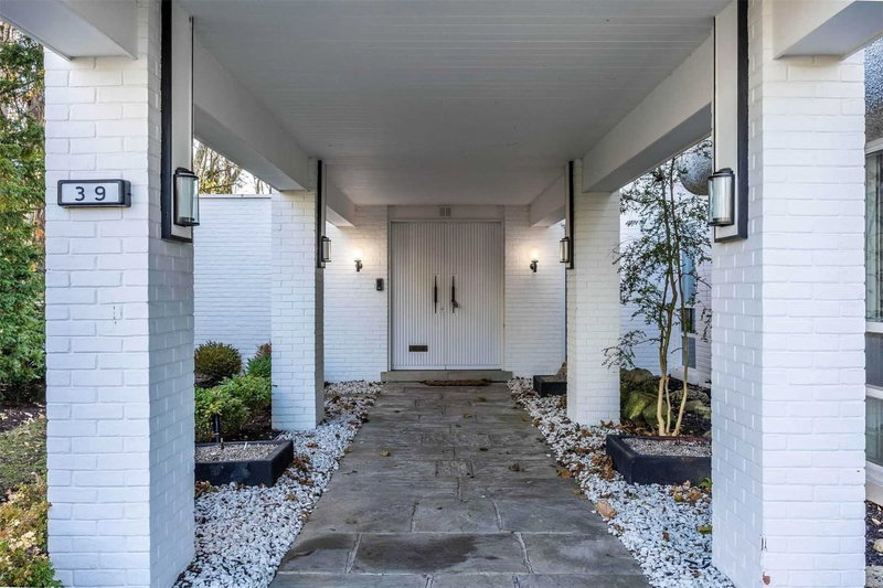 39 Burton Rd, Toronto, M5P 1V1 | Image 2