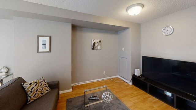 204 - 140 Simcoe Street