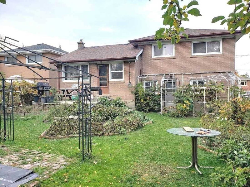 17 Cavotti Cres, Toronto, M3H 4V2 | Image 2