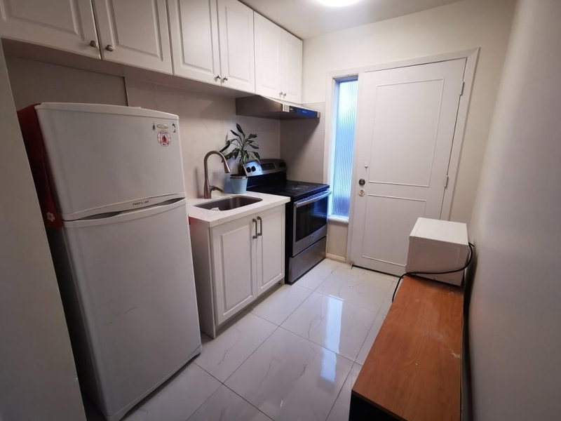 Middle - 84 Harrington Cres, Toronto, M2M2Y5 | Image 2