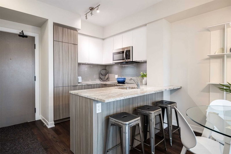 807 - 223 St Clair Ave W, Toronto, M4V 1R3 | Image 2