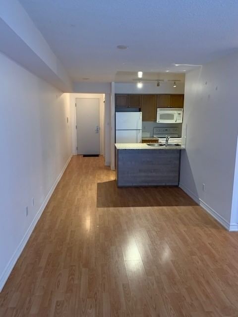 406 - 761 Bay Street