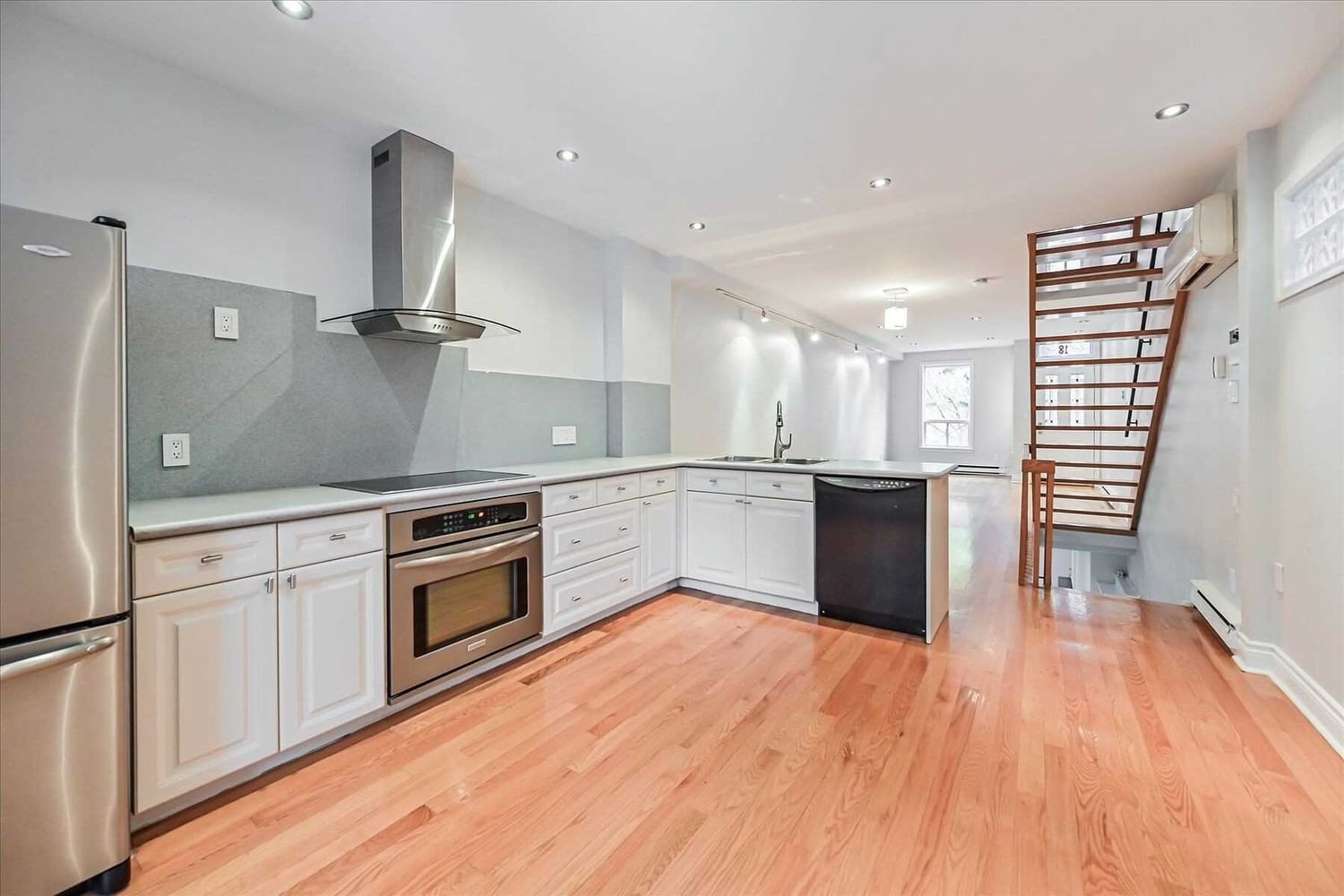 Listing Image 9