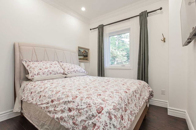 Room - 600 Parliament Street