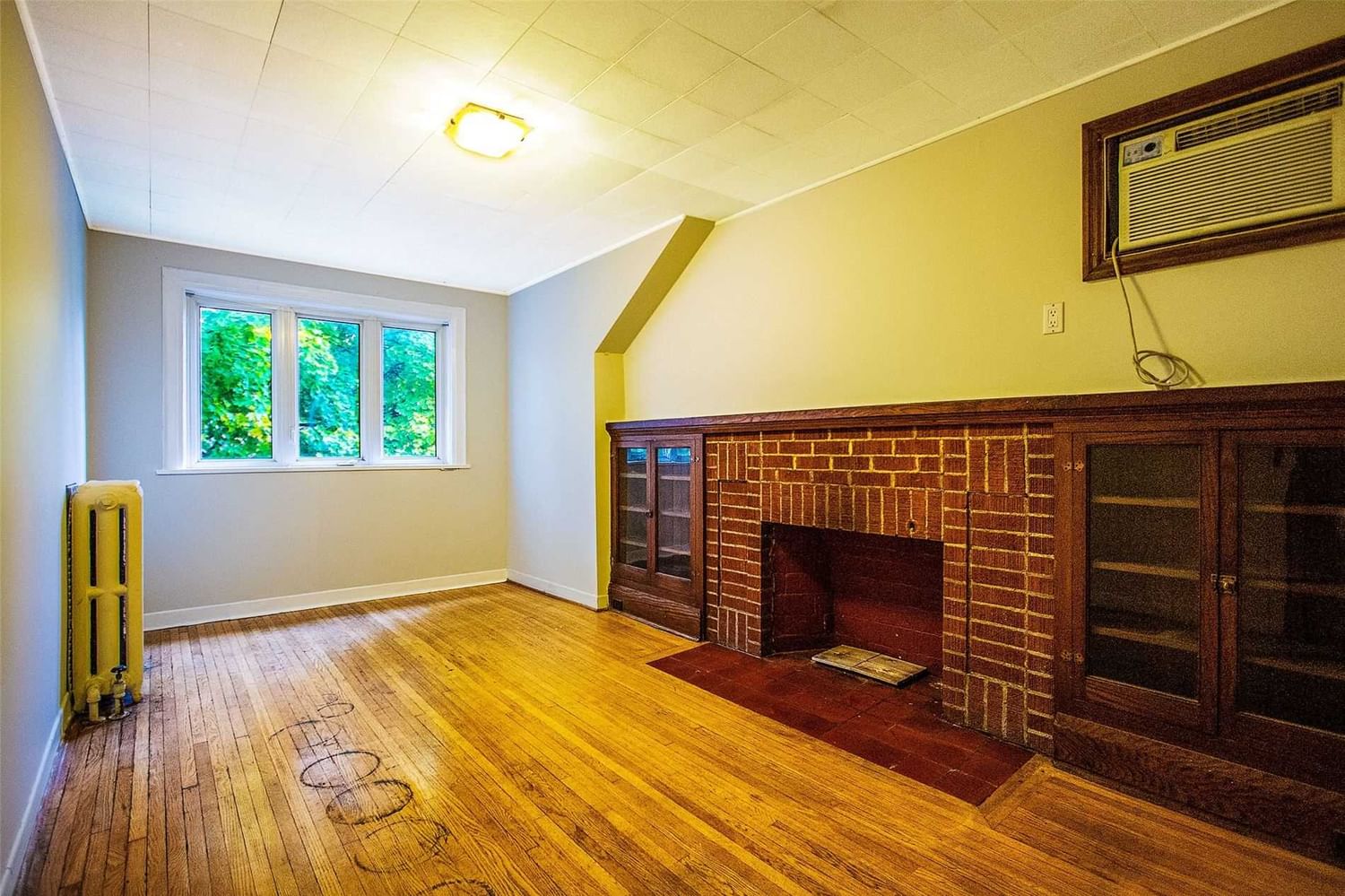 Listing Image 11