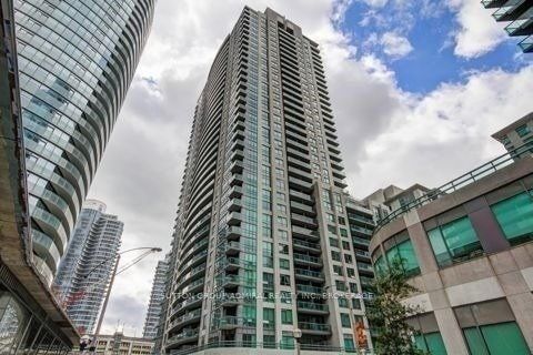 19 Grand Trunk Crescent