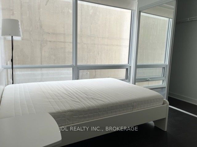 2305 - 15 Grenville Street