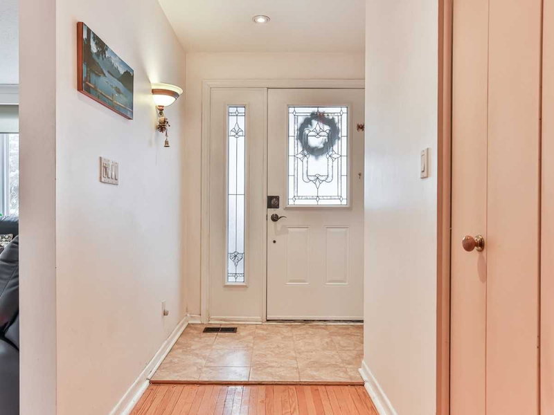 15 Crossburn Dr, Toronto, M3B 2Z3 | Image 2
