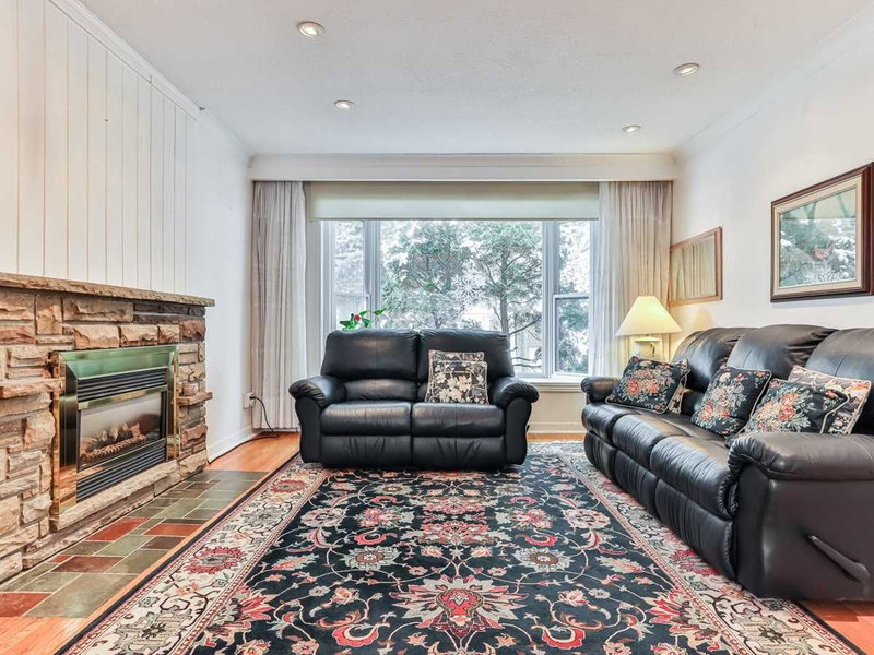 15 Crossburn Dr, Toronto, M3B 2Z3 | Image 3