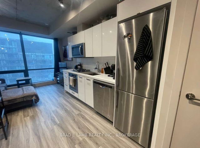 807 - 458 Richmond Street