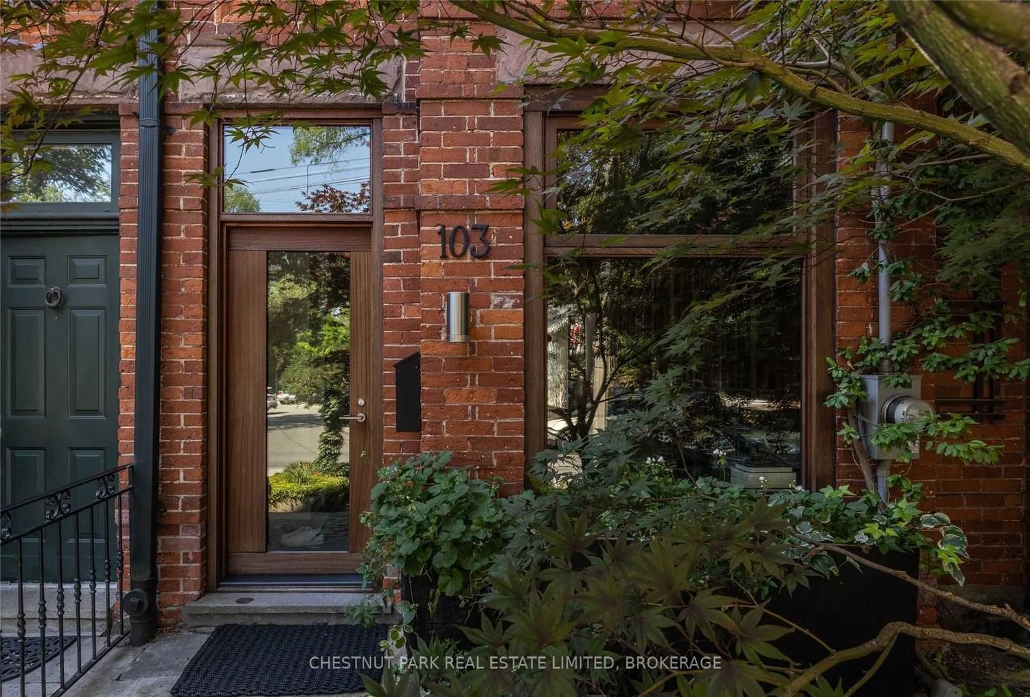 Townhouse sold at 103 Marlborough Avenue, Toronto, Yonge-St. Clair, M5R1X - MLS: C5885496