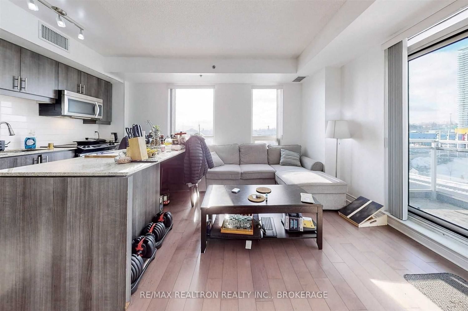 Listing Image 8