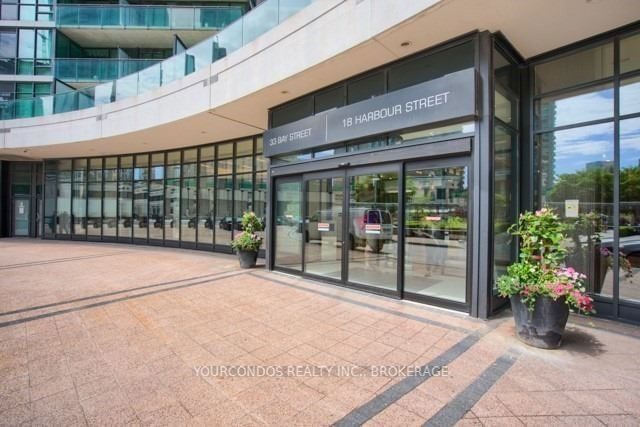 209 - 33 Bay Street