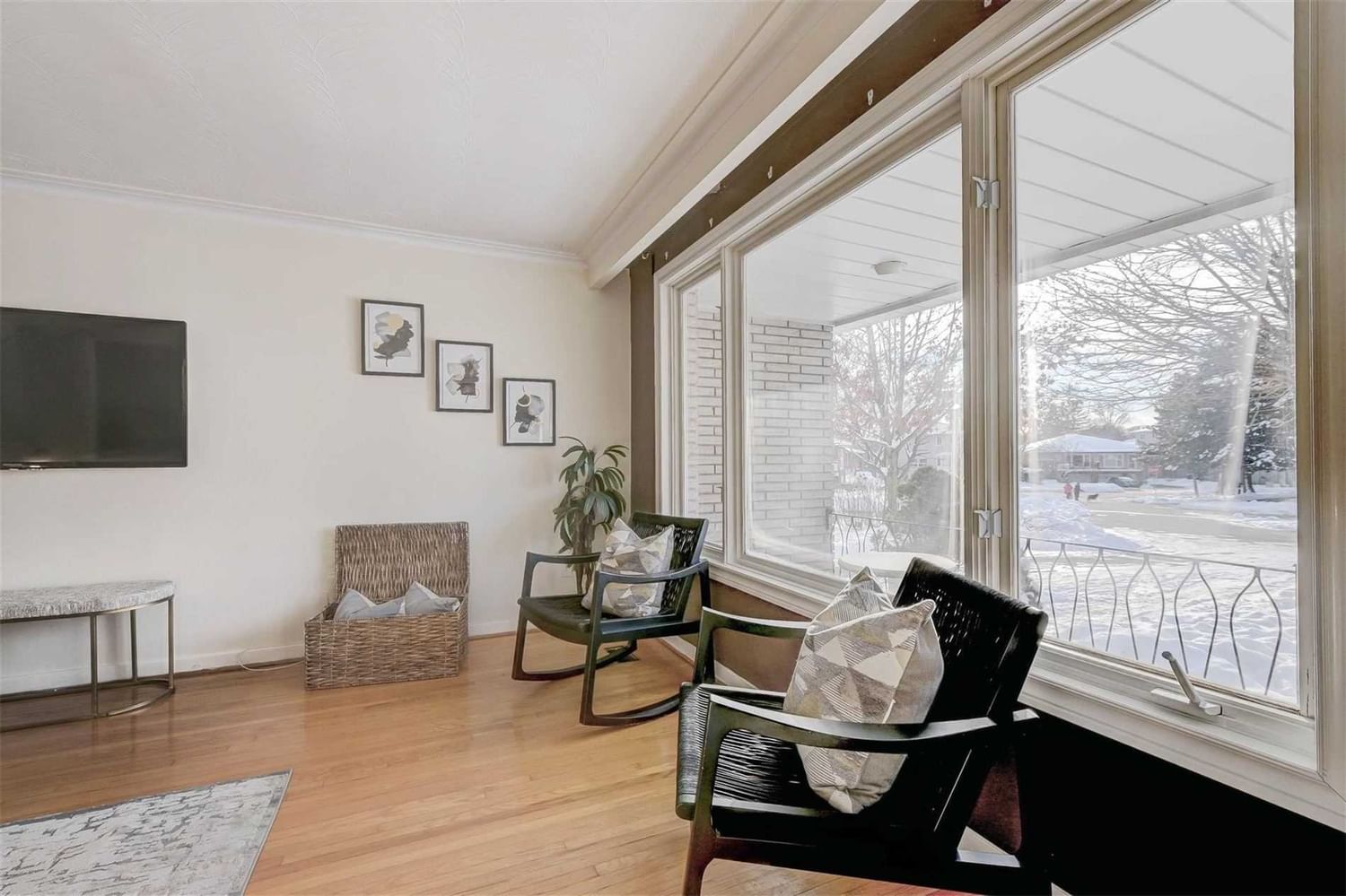 Listing Image 4