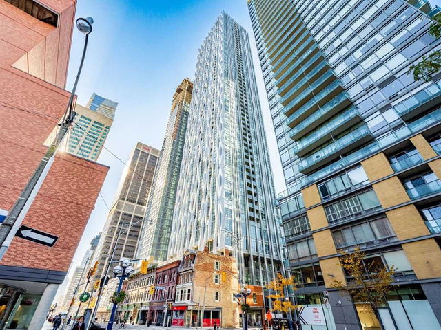 1701 - 1 Yorkville Avenue
