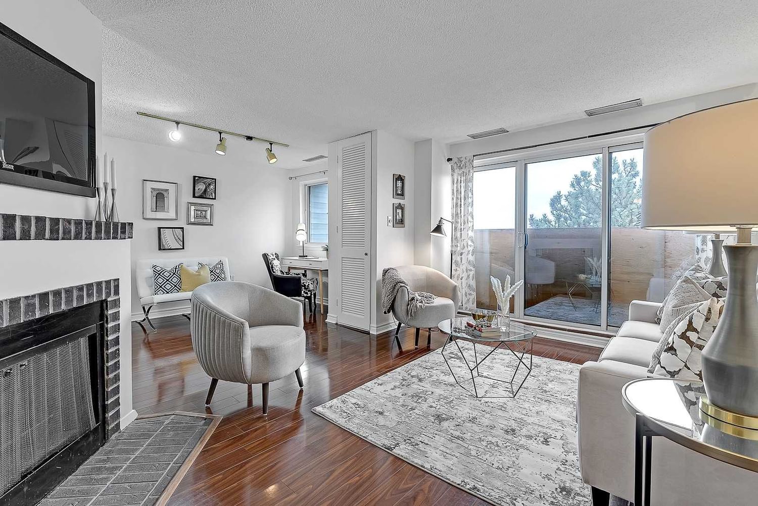 Listing Image 19