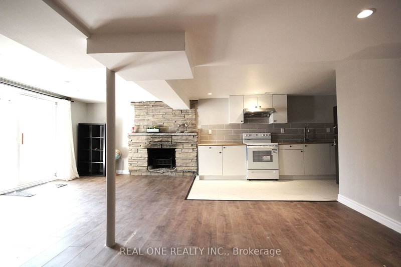 Bsmt - 120 Abbeywood Tr, Toronto, M3B 3B5 | Image 3