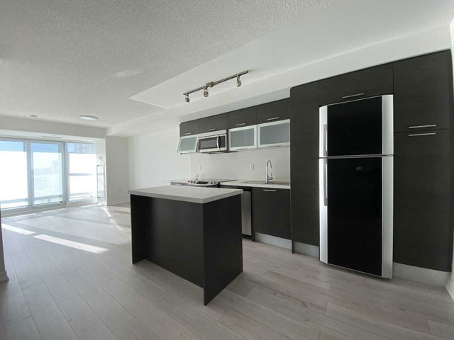 2613 - 386 Yonge Street